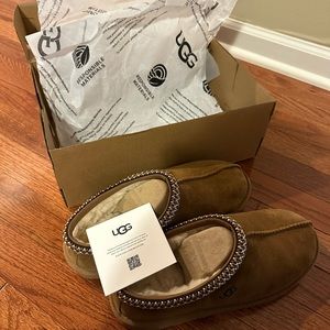 Brand NEW UGG Tasman II youth size 6 or women’s size 7! Ships in 24 hrs